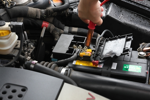 Ascii Jp 夏場に多い車のバッテリー上がり解消のアイテム 3 4