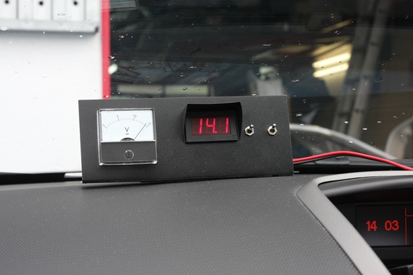 Ascii Jp 夏休みの工作に 車載電圧計を自作してみよう 1 4