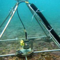 光ファイバーによる送電で動作する海洋観測システム、実証実験に成功