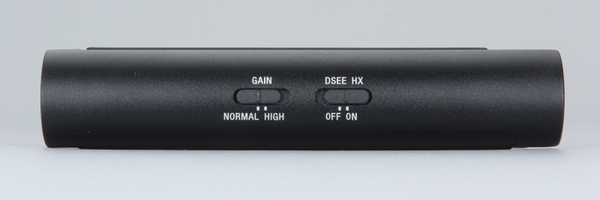 本体側面にある「DSEE HX」の切り替えスイッチ。オンにするとハイレゾ相当の音質になる