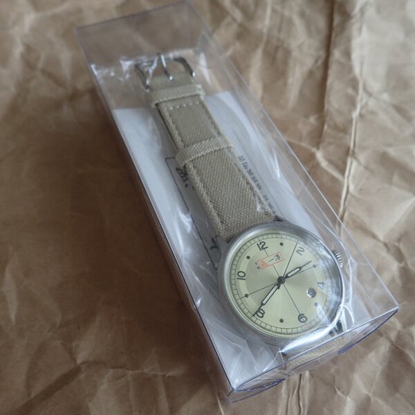 シンプルかつローコストのパッケージに収納された喜一澤腕時計