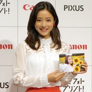 ASCII.jp：石原さとみがPIXUS発表会でプライベート写真を披露