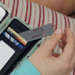 iPhoneユーザー必見！財布にすっぽり入る超薄型Lightningケーブル