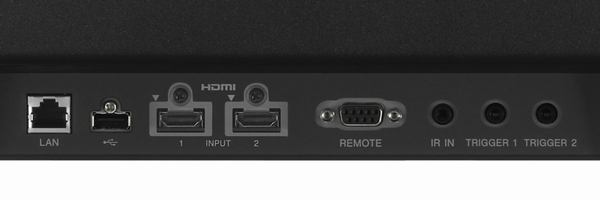 VPL-VW515ESの側面端子部。有線LANやUSB、HDMI入力端子などが並ぶ