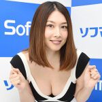 しっとりと大人の魅力を小林恵美が魅せる！