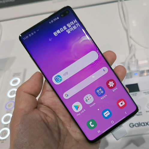 韓国のサムスン旗艦店はGalaxy S10シリーズの実機もアクセサリーも一杯！