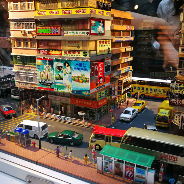 香港ミニチュア展であの「スマホ天国」を見た - 週刊アスキー