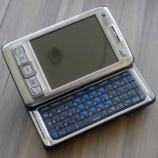 未発売のQWERTYキーボード搭載スマホ「Nokia E80」を知っているか？
