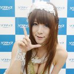 初スク水にハマる！　Eカップの現役コスプレイヤーがグラビアデビュー