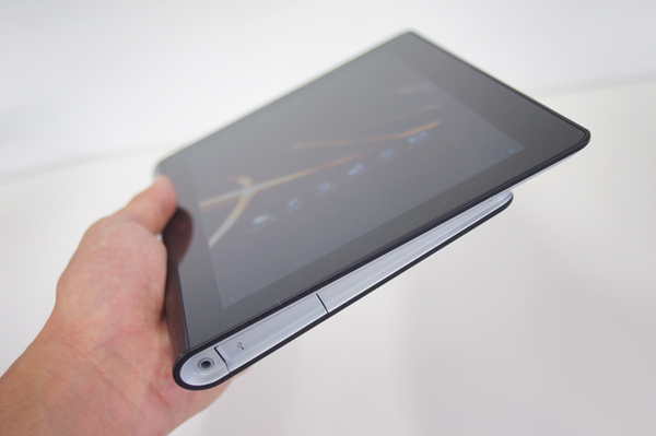 非対称デザインのソニー製タブ「Sony Tablet S」：Xperiaヒストリー