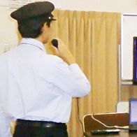 カラオケ採点の技術使ったスピーチ訓練システム、JR西日本が導入