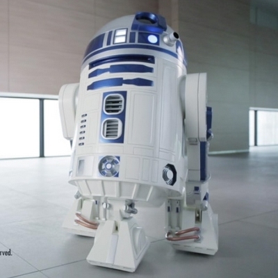 ASCII.jp：走る！ 光る！ しゃべる！ そして冷やす！ 等身大のR2-D2冷蔵庫が予約受付中！