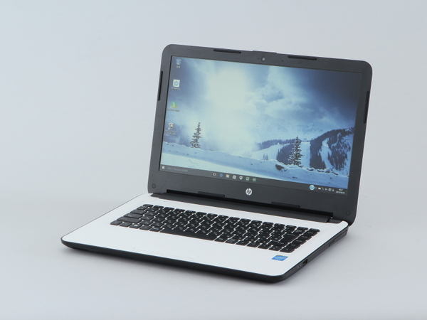 「HP 14-ac100」シリーズ。3万円台で購入できる14型液晶搭載ノートPC。写真の製品型番は「HP 14-ac103TU」。筐体色は「ホワイトシルバー」のみ