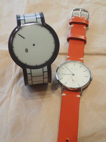 最近の筆者愛用のアナログ・クオーツ腕時計のKnotは、簡単交換可能な専用本革ベルト込みでFES Watchの約半額だ。普通の腕時計ユーザがターゲットなら、FES Watchのポジショニングはなかなか複雑だと言わざるを得ない