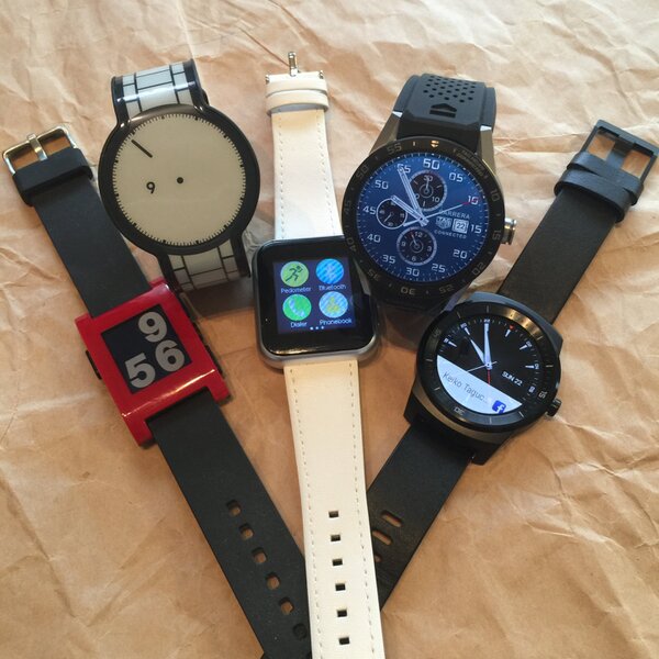 電子系の腕時計は昨今流行だが、FES Watchは一風変わった腕時計だ