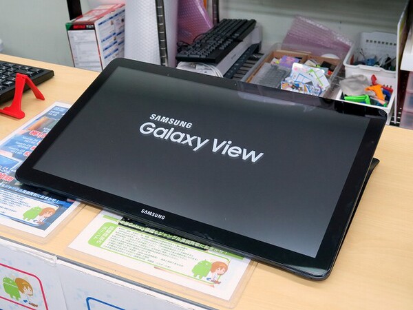 ASCII.jp：18.4型サイズの巨大すぎるタブレット「Galaxy View」