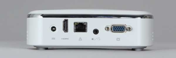 本体背面。左から電源コネクタ、HDMI出力、有線LAN、ヘッドホン/スピーカ、ビデオ出力（D-sub）