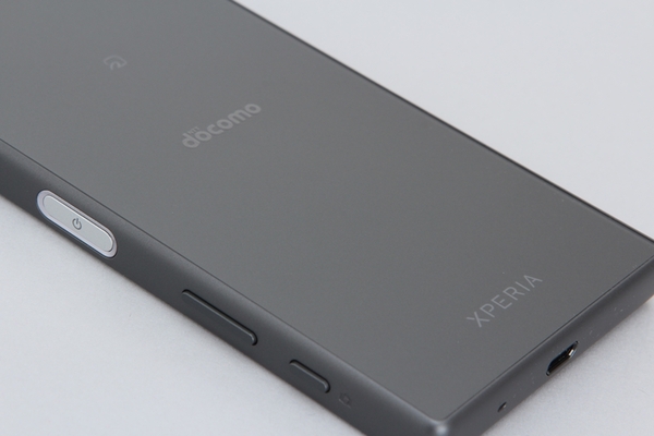 Ascii Jp スペックと持ちやすさを両立した Xperia Z5 Compact の完成度 1 3