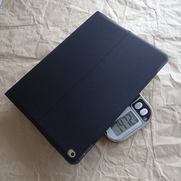 携帯重量をキッチン秤で測定したら、なんとまさかの1.4kg越え