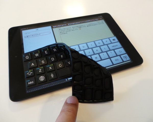 昔、筆者がiPad miniで使っていたラバー製の貼り付けキーボードの出番かも！