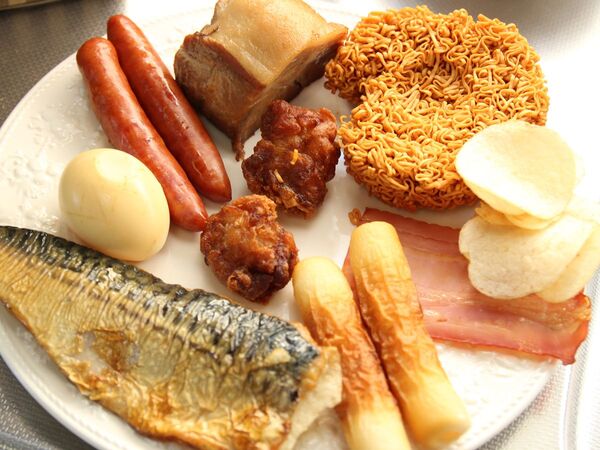 ASCII.jp：プロの味！ ダンボール燻製ハウスと室内用ロースター