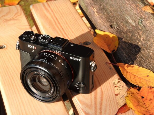 Ascii Jp 15年のデジカメを振り返りつつ ベストバイのソニー Rx1r Ii をガッツリ試す 1 5