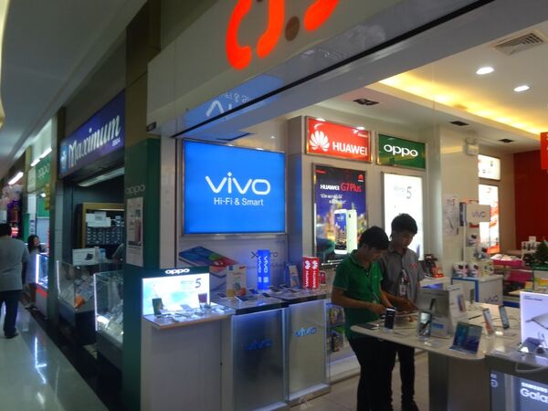 タイの電脳街で中国の携帯メーカーの売り場が広がる