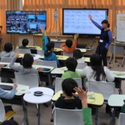 長野・喬木村の小学校で遠隔合同授業、ICTで「思考共有」