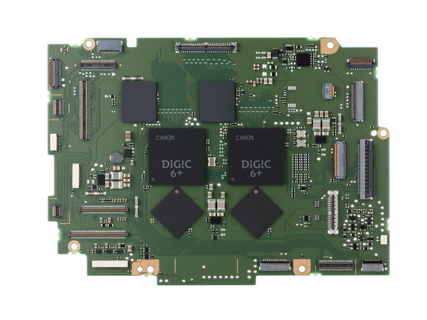 メイン基板。DIGIC 6＋を2つ搭載