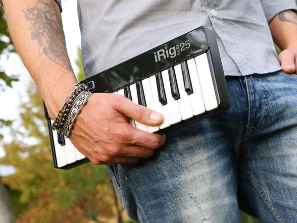 ASCII.jp：超コンパクトなUSB MIDIキーボード「iRig Keys USB」