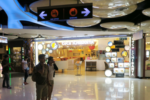 Ascii Jp 入店に4時間待ち タイに アニメイト がオープン