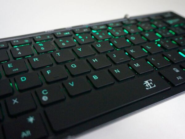 ASCII.jp：どこでもフルサイズのキーボードが使えるっていいですね