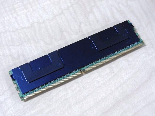 ASCII.jp：1枚で64GBを実現したDDR4メモリー 価格は約13万円！