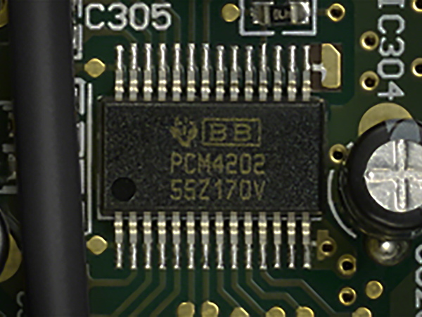A/Dコンバーターはバーブラウンの「PCM4202」