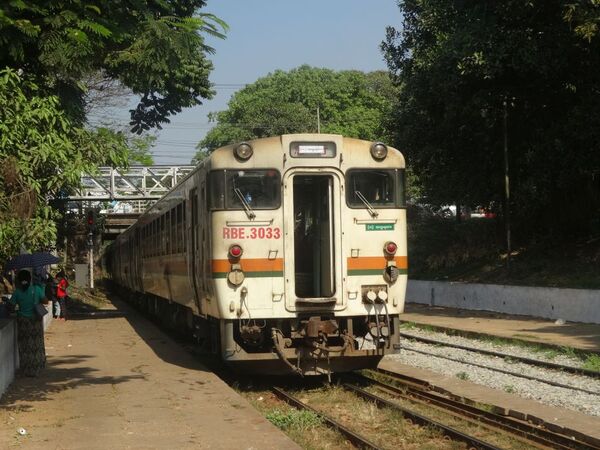 ミャンマーの旅は鉄道目当てでも楽しい