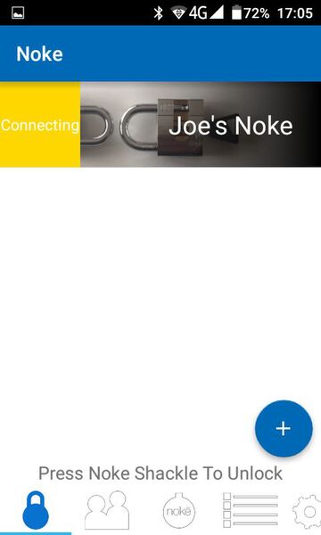 誰かがNokeのシャックルを押した時、スマホアプリ上に「Connecting」と表示される（筆者のiOSアプリではConnectingは表示されなかった）