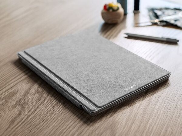 Surface Pro 4をシックに保護 「Signature タイプ カバー」 - 週刊アスキー