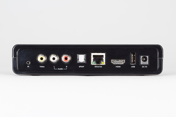 本体背面。USB 2.0、HDMI出力、S/PDIF出力、HDMI出力、RCA出力、コンポジット出力、IR延長ケーブル用ポートと豊富