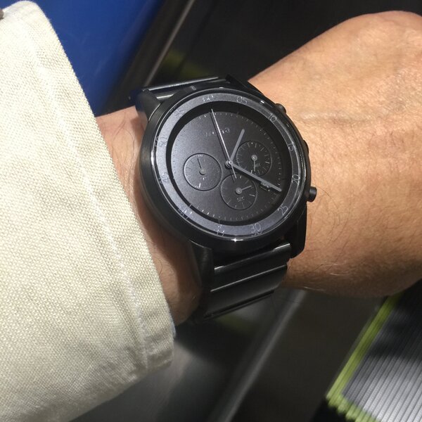 wena wrist watchは決して悪くはないが、腕時計としてはそれほど個性的でもなく超秀作でもないごく普通の腕時計だ
