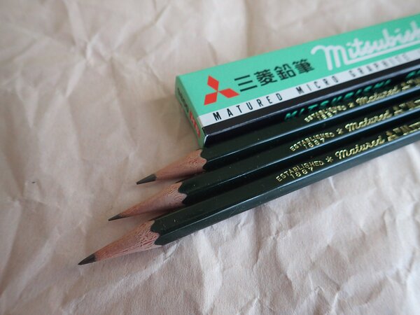 予備でストックしている日本の代表的な鉛筆を3本連続で削ってみたが極めてスムースだった