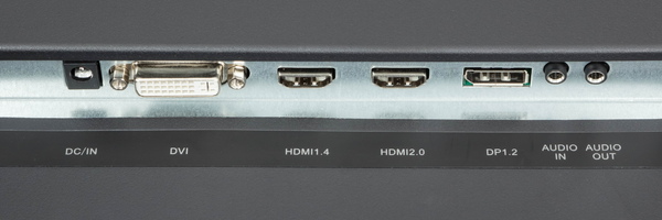 背面にある接続端子。DVI、HDMI 1.4、HDMI 2.0、DisplayPort 1.2の合計4つの入力とオーディオ入出力端子を備える
