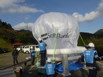 ソフトバンク、被災地で気球を利用した臨時基地局を設置