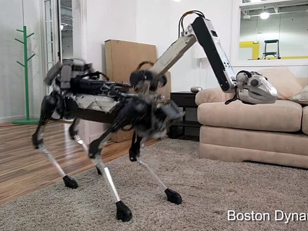 ボストン・ダイナミクス、アーム付きの4足歩行ロボットを発表