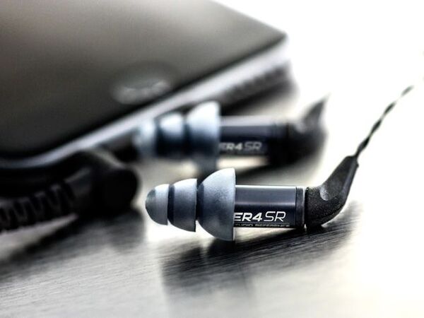 ASCII.jp：完実電気、ロングセラーの超高品位イヤフォン「ER4」の新