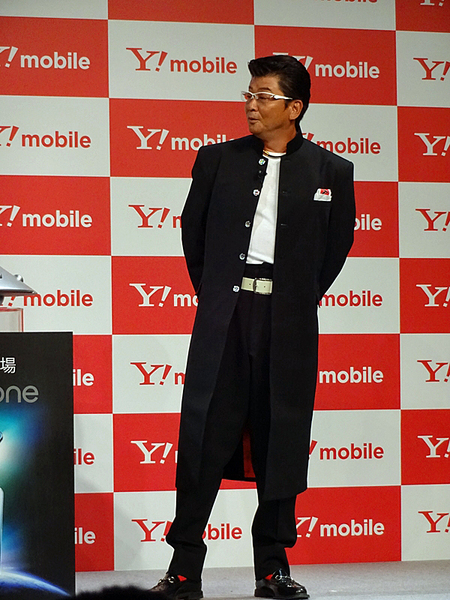 Android One発売記念 哀川翔と田中美奈子が80年代を再現 週刊アスキー