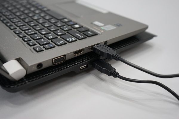 地味な部分だが、給電用にノートPC側のUSBポートをひとつ塞いでも、GH-PCFA12側の空きポートで代替できる点は、USBポート数の少ないノートPCにはありがたい