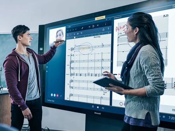 大画面ディスプレー搭載の一体型PC「Microsoft Surface Hub」登場