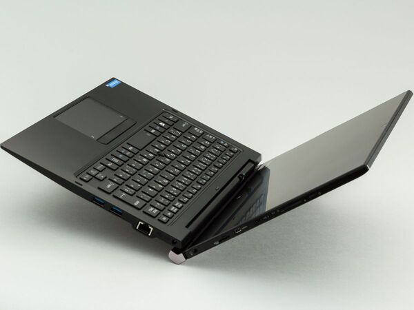 ASCII.jp：フルHD対応12.5型が10万6000円から! 東芝dynabook RZ82/Aに