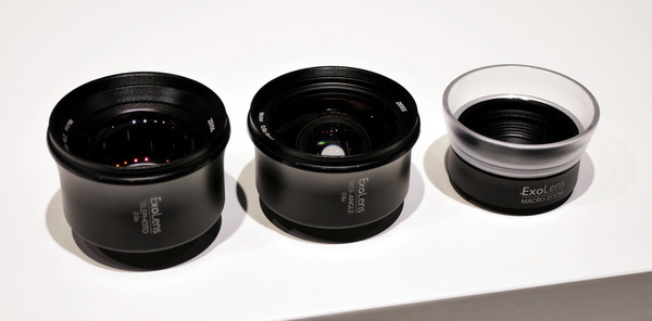 「Mutar 2.0x Asph T* telephoto lens」（左）と「Vario-Proxar 40-80 T* macro-zoom lens」（右）です。マクロは3～5cmまで寄って、5～8cmの範囲が撮れるそうで、欲しくなりました