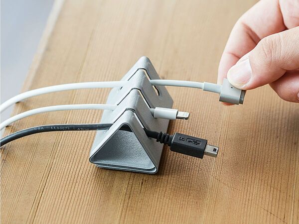 値下げ　BE:FIRST SOTA イヤホン　ケーブルホルダー　新品未使用 ASCII.jp：ケーブルのごちゃつきを防ぐ、サンワサプライのケーブル